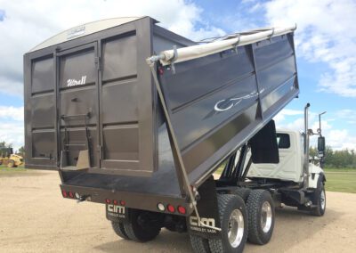 silage truck back trail lifting