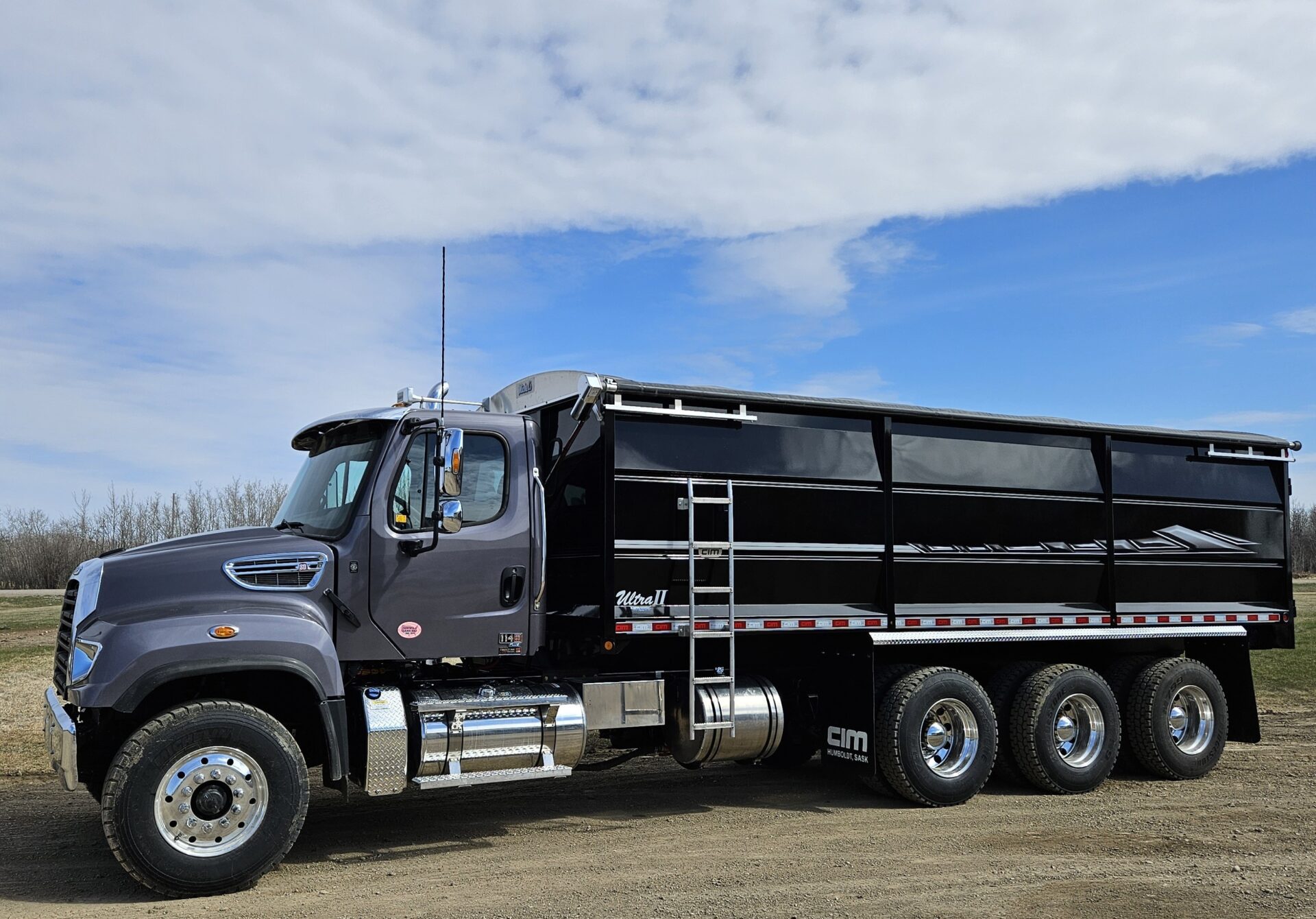 20250502_103509 Two CIM ULTRACEL Grain Body Tuck Image